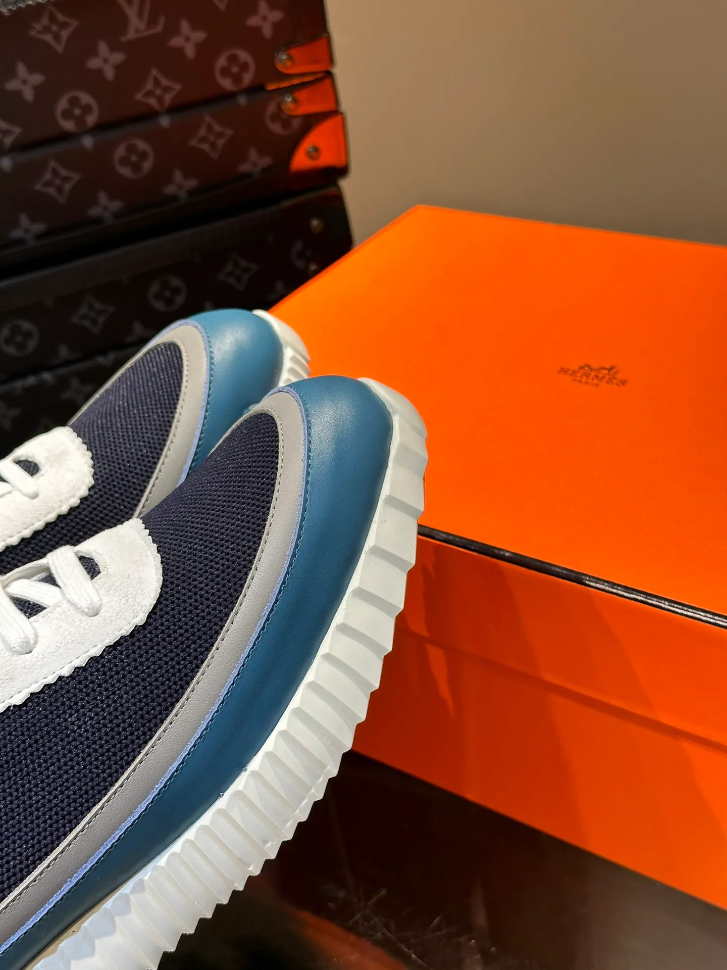 Men's shoes 💰p420 "hermes*" new men's casual sports shoes, the upper is made of cowhide leather and high-end mesh, imported materials, full of texture, the light sole is decorated with contrasting patterns, creating a versatile fashion style. Size: 38-44 (45.46 customized)